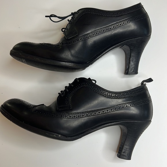 Brooks Brothers Shoes - Brooks Brothers Black Wing Tip Lace Up Heels women’s size 7.5 Leather academia